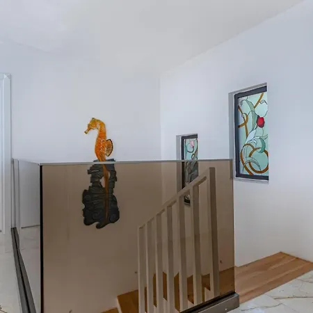 3 Bedroom Seaview With Private Pool *