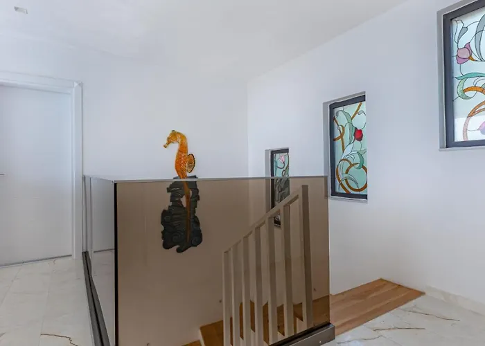 3 Bedroom Seaview With Private Pool *