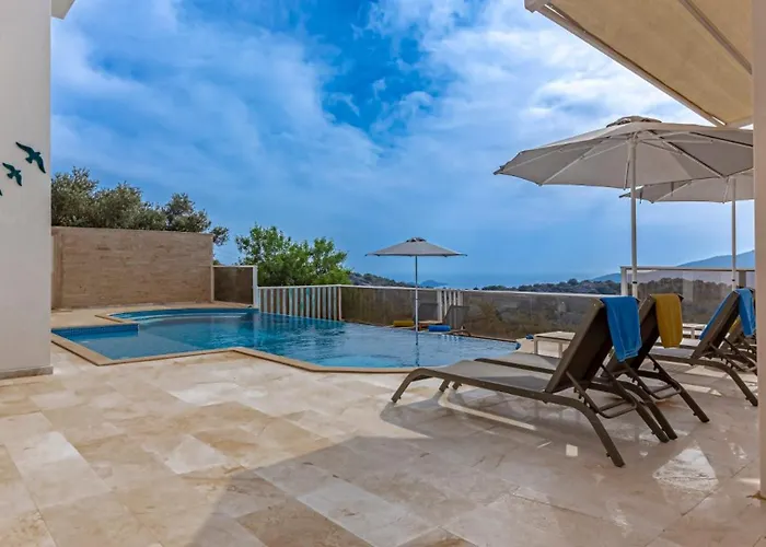 3 Bedroom Seaview With Private Pool Willa