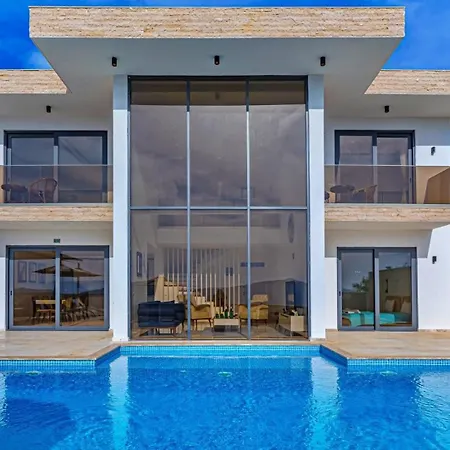 3 Bedroom Seaview With Private Pool *